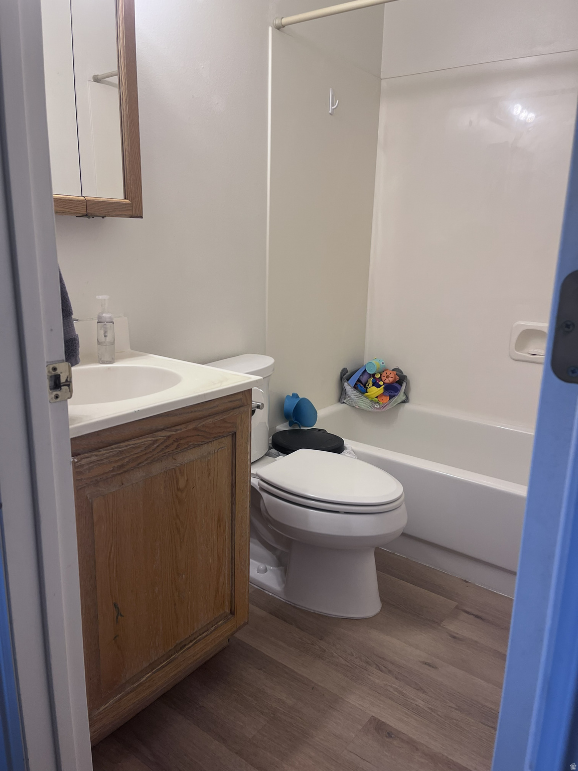 COUNTRY MANOR - Residential