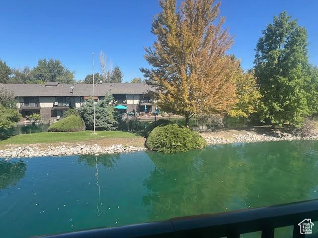 HIDDEN LAKE CONDOM - Residential