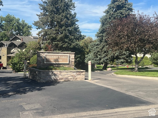 HIDDEN LAKE CONDOM - Residential