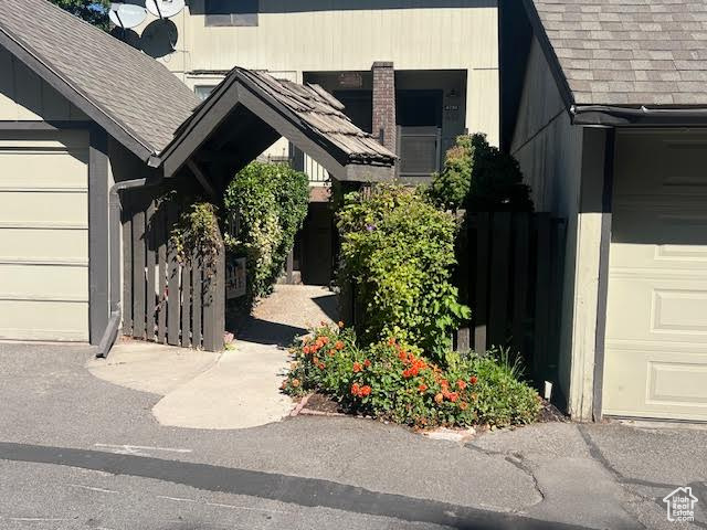 HIDDEN LAKE CONDOM - Residential