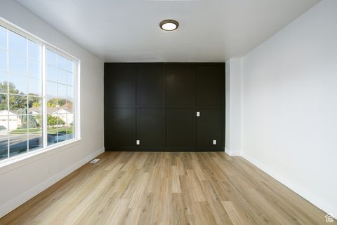 Tiny photo for 1247 W MAN OF WAR CV S, South Jordan, UT 84095 (MLS # 2117044)