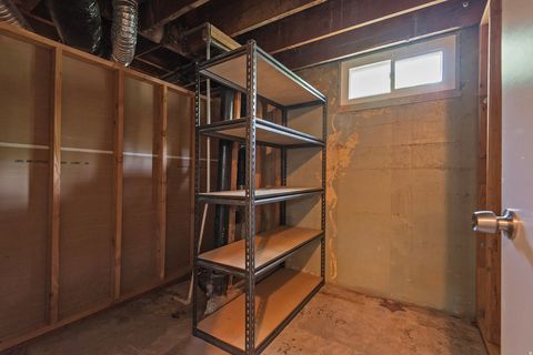 Tiny photo for 872 W 3800 S, Bountiful, UT 84010 (MLS # 2154642)