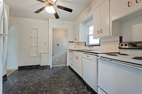 Tiny photo for 872 W 3800 S, Bountiful, UT 84010 (MLS # 2154642)
