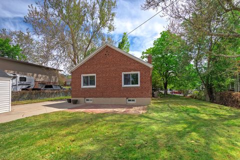 Tiny photo for 872 W 3800 S, Bountiful, UT 84010 (MLS # 2154642)