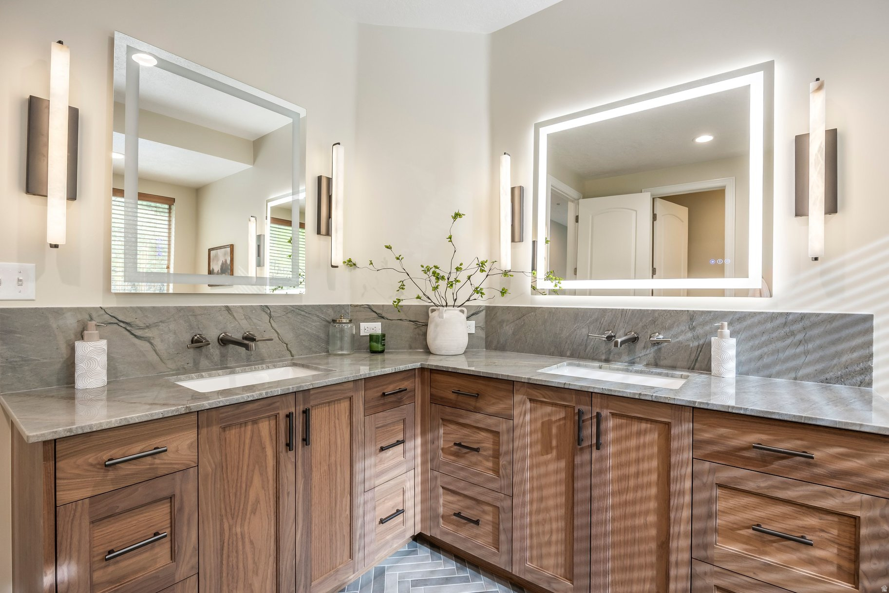 WILLOW CANYON PHASE - Residential