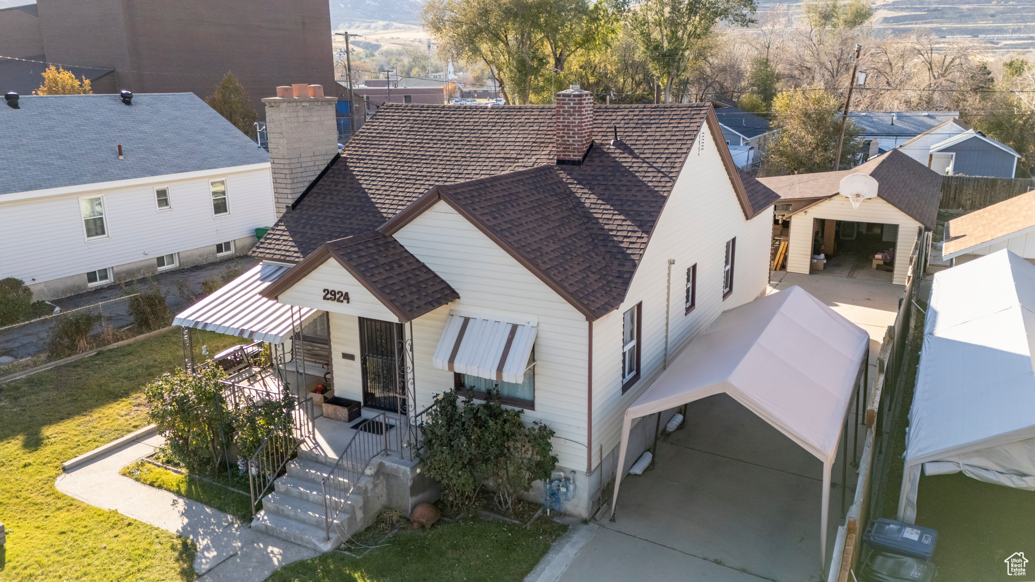 Main image without alt text