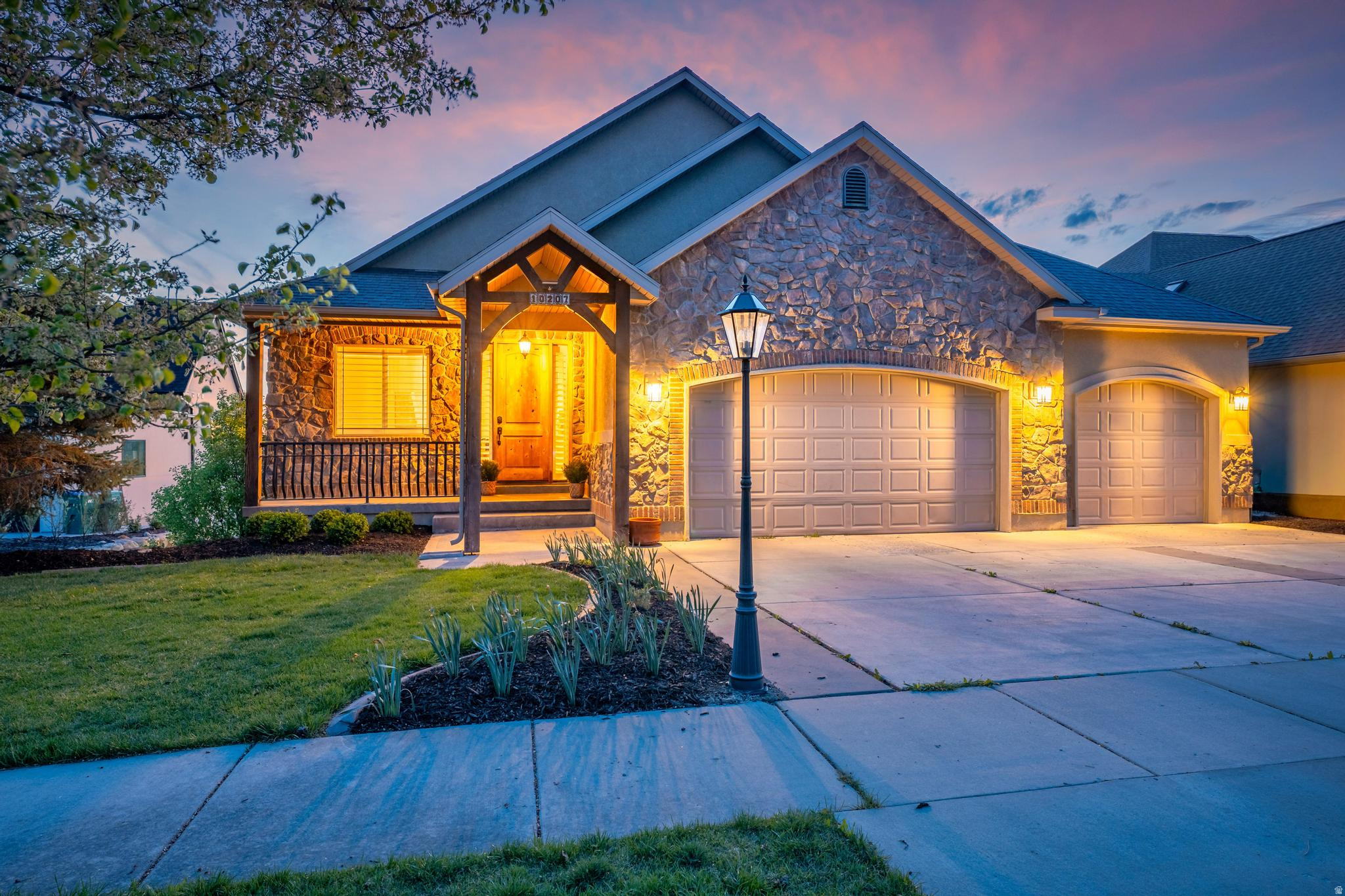 THE CEDARS AT CEDAR - Residential