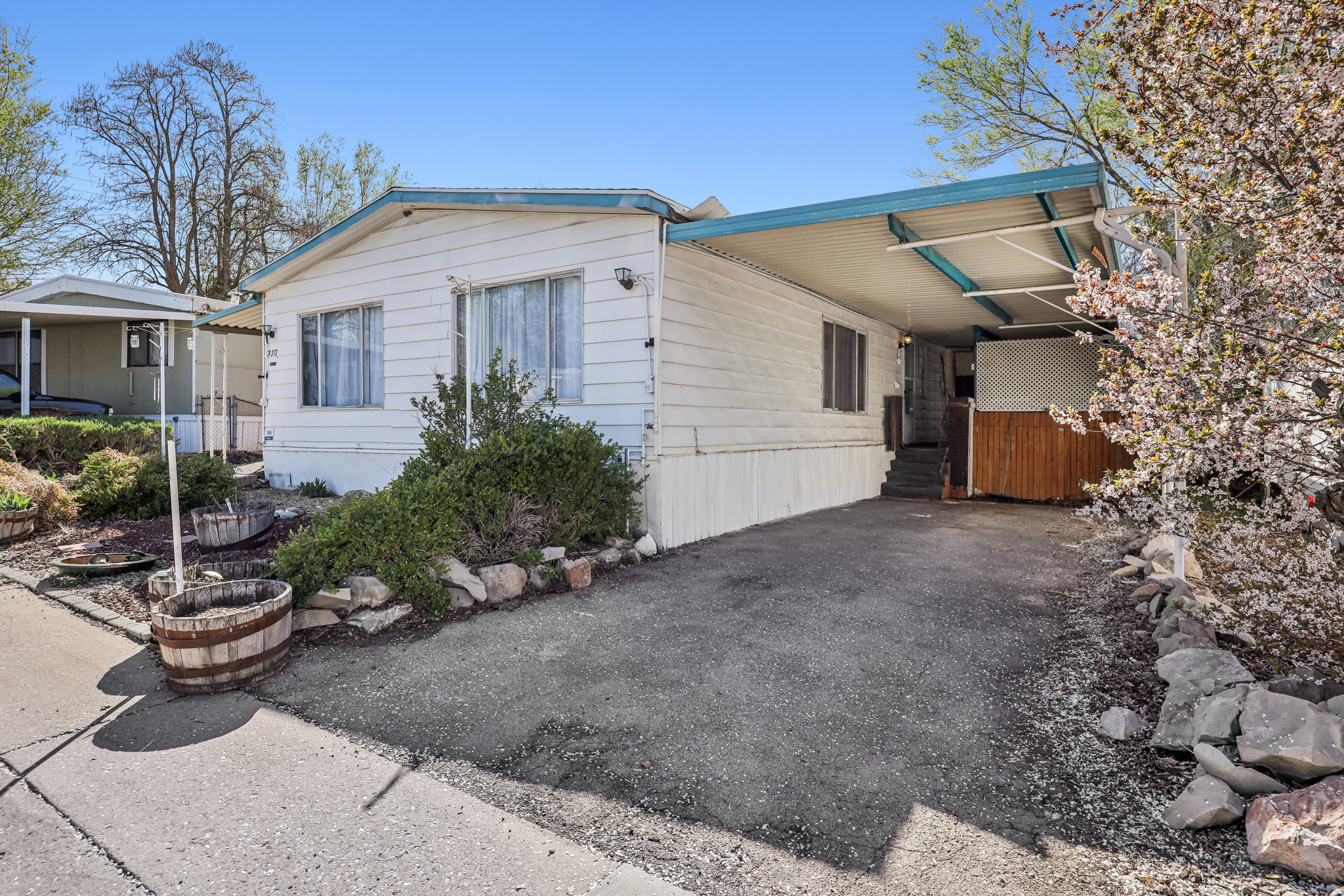 CAMELOT - Residential