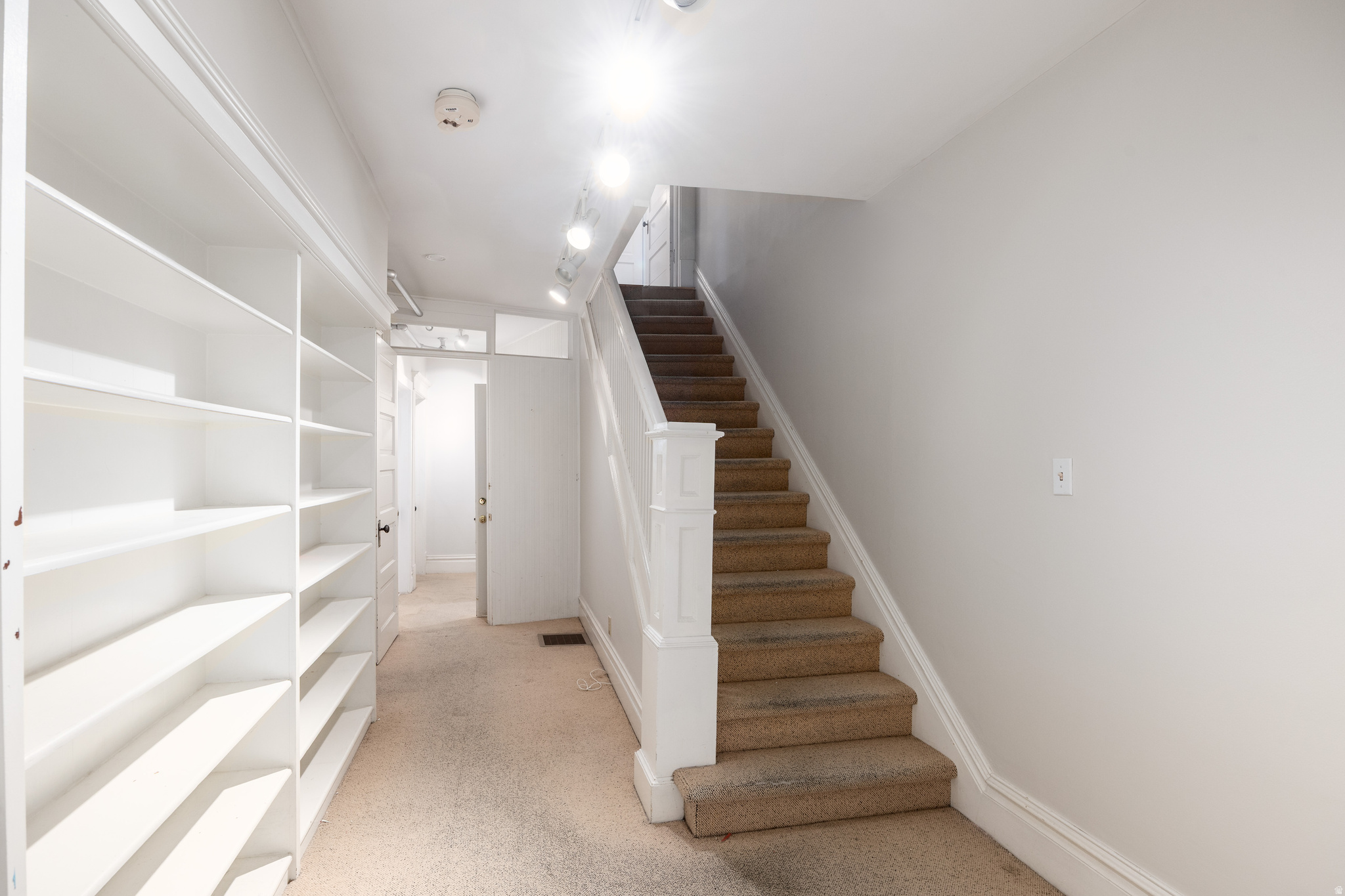 AVENUES - Residential Income