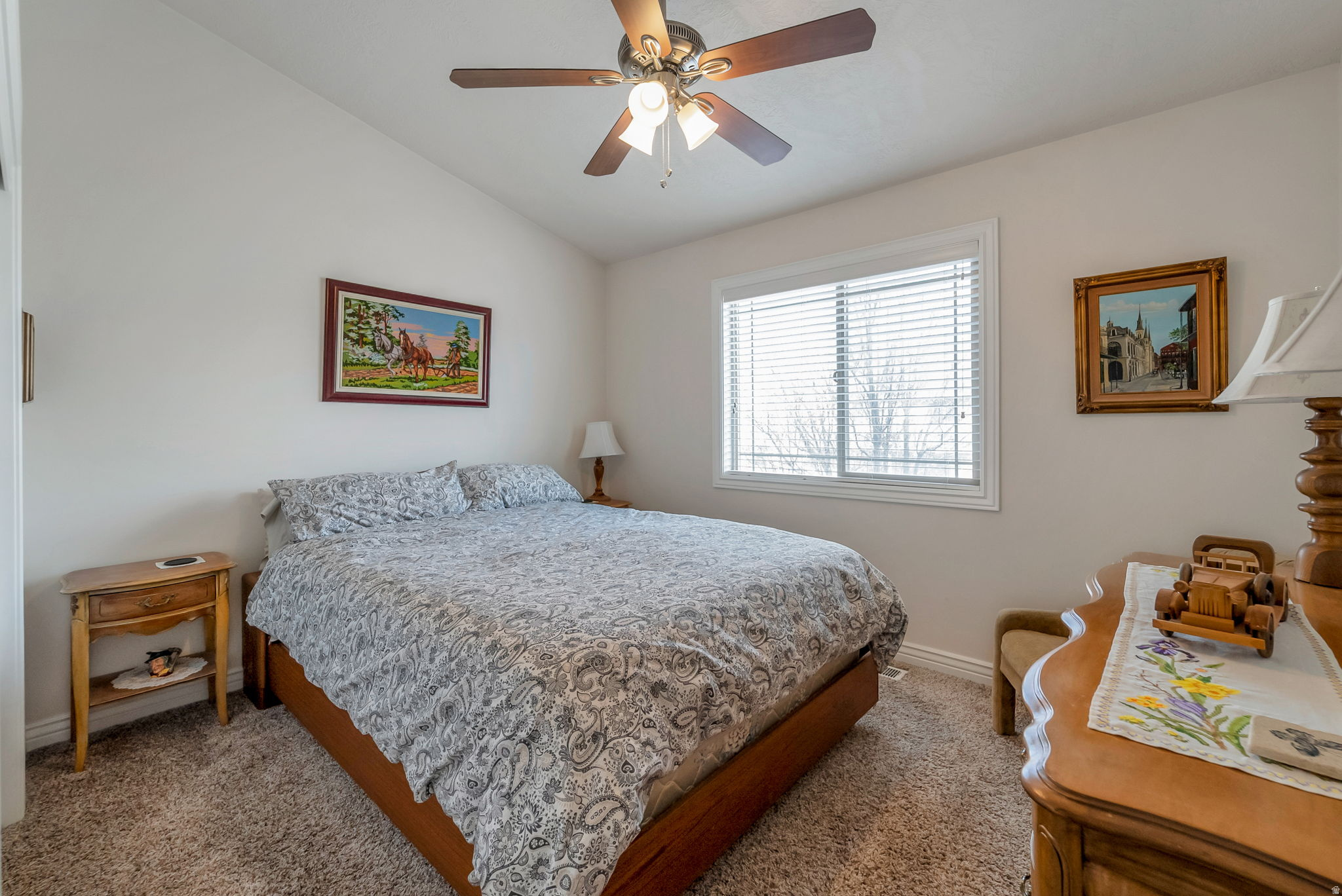 WHISPER COTTAGE - Residential