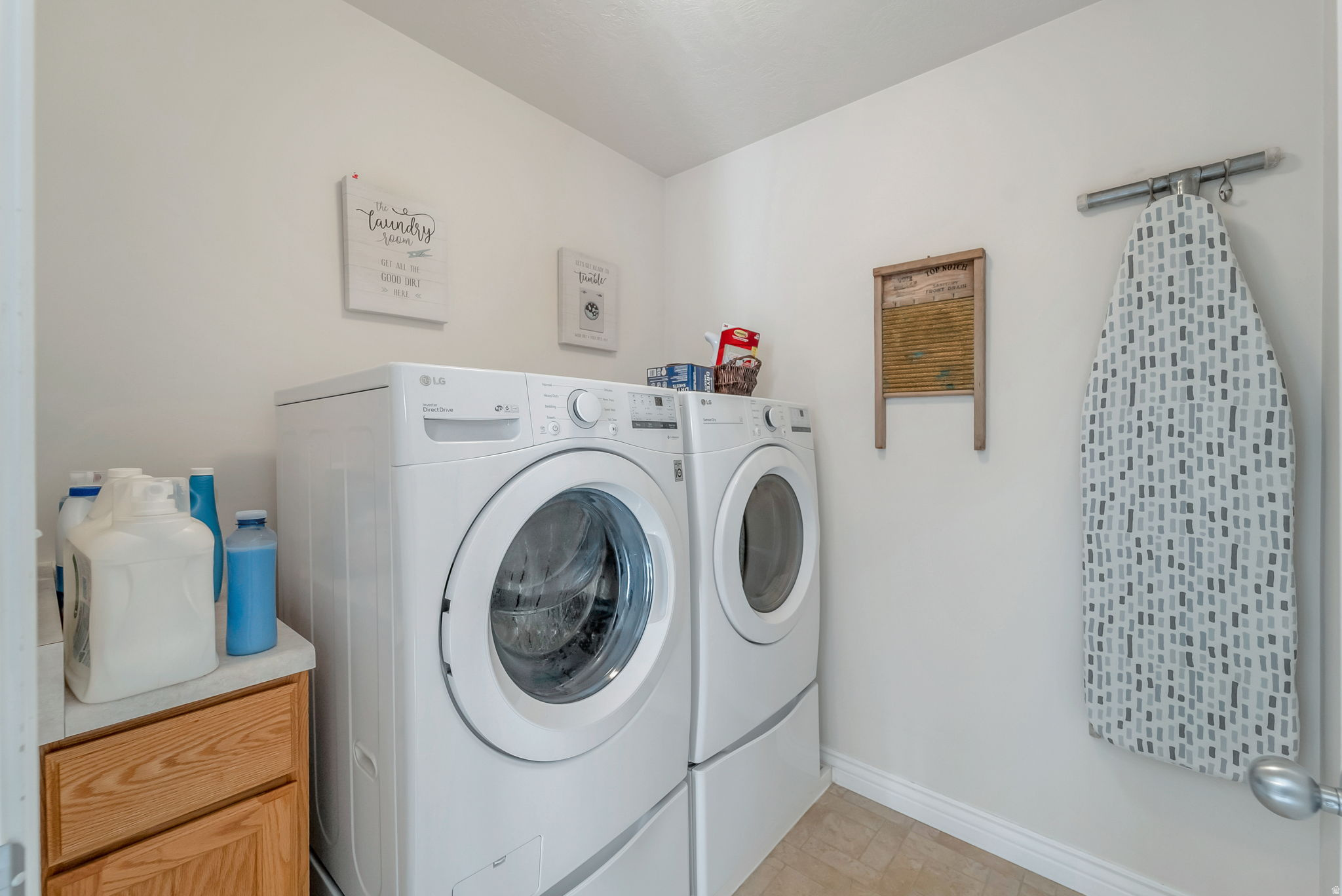 WHISPER COTTAGE - Residential