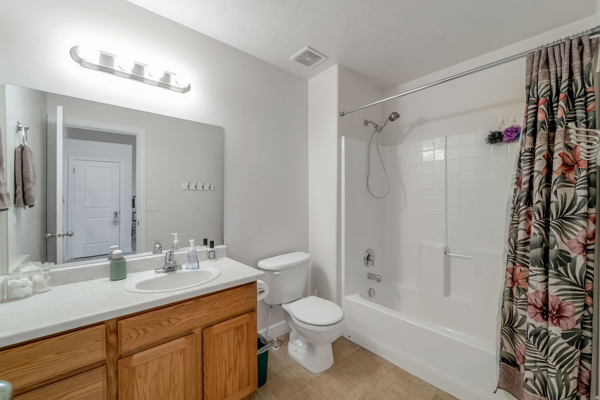 WHISPER COTTAGE - Residential