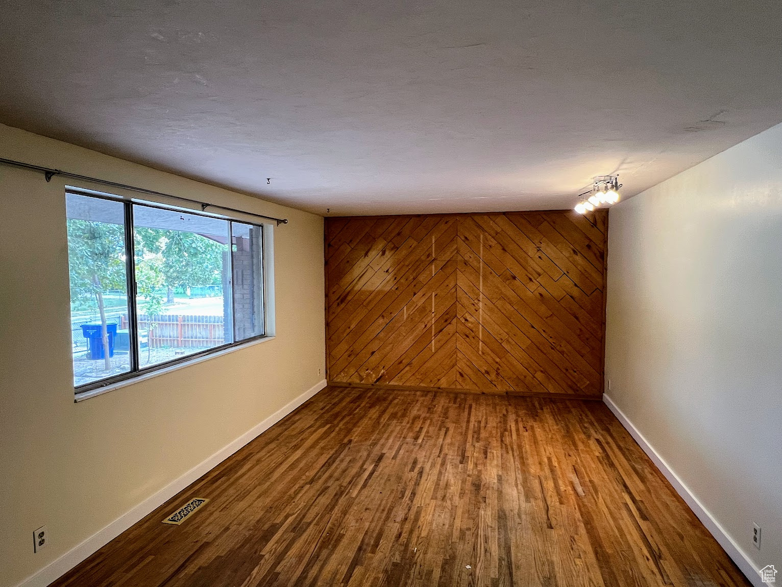 MEADOWBROOK FARMS - Residential
