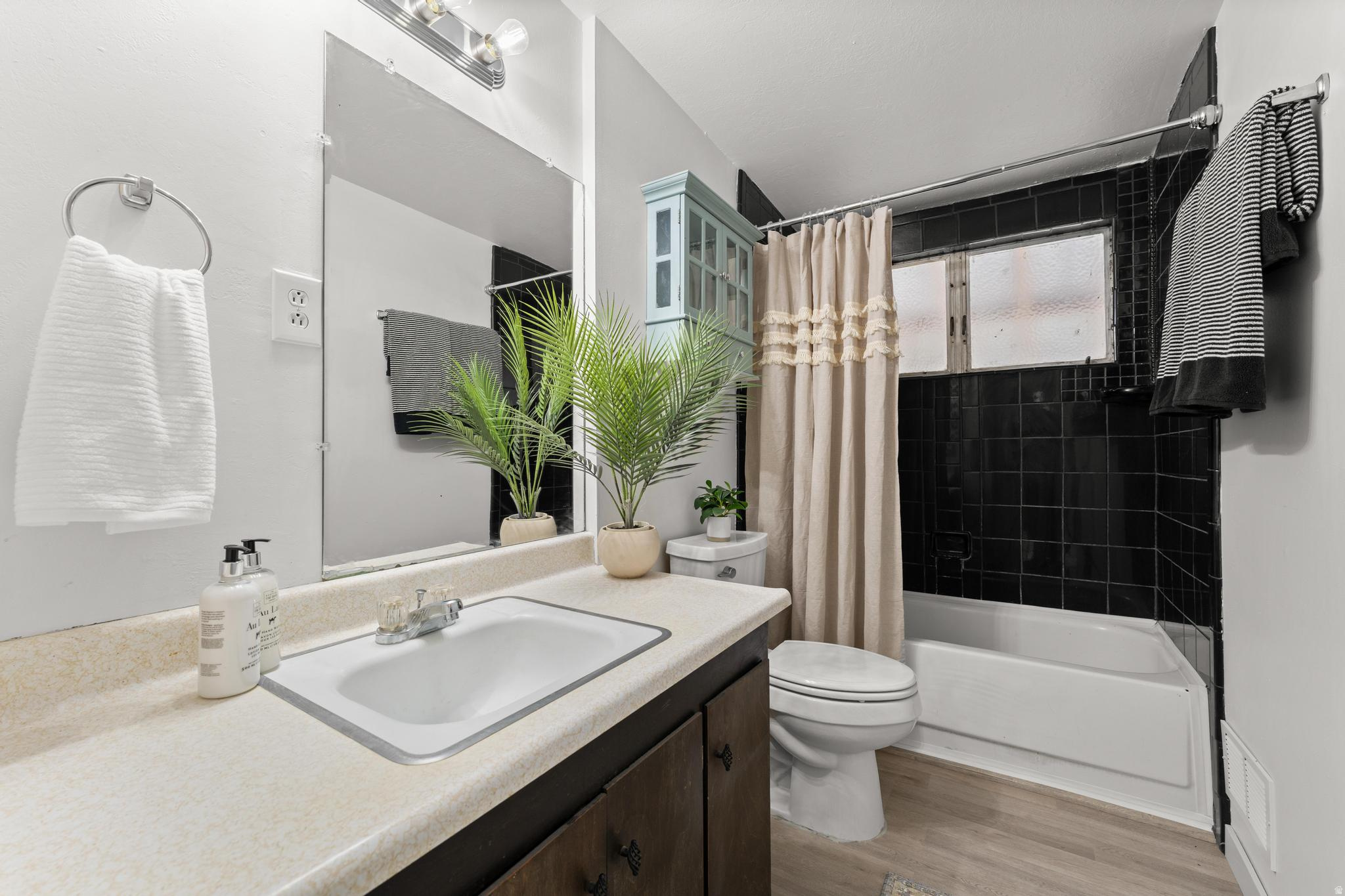 WHITE CITY - Residential