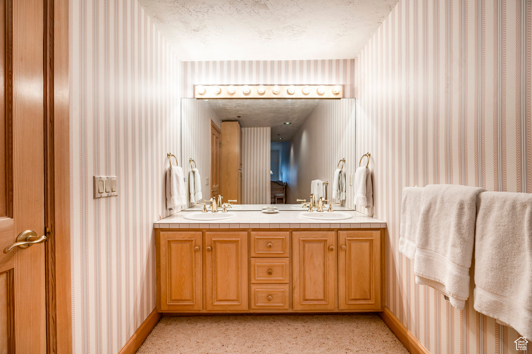 STAG LODGE PHASE 1 CONDOMINIUM - Residential