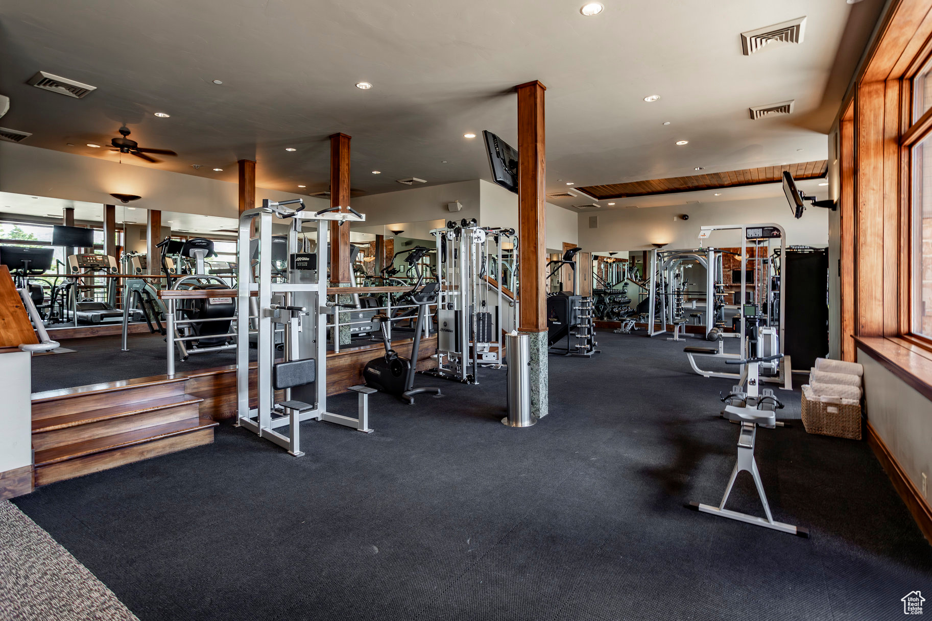 STAG LODGE PHASE 1 CONDOMINIUM - Residential