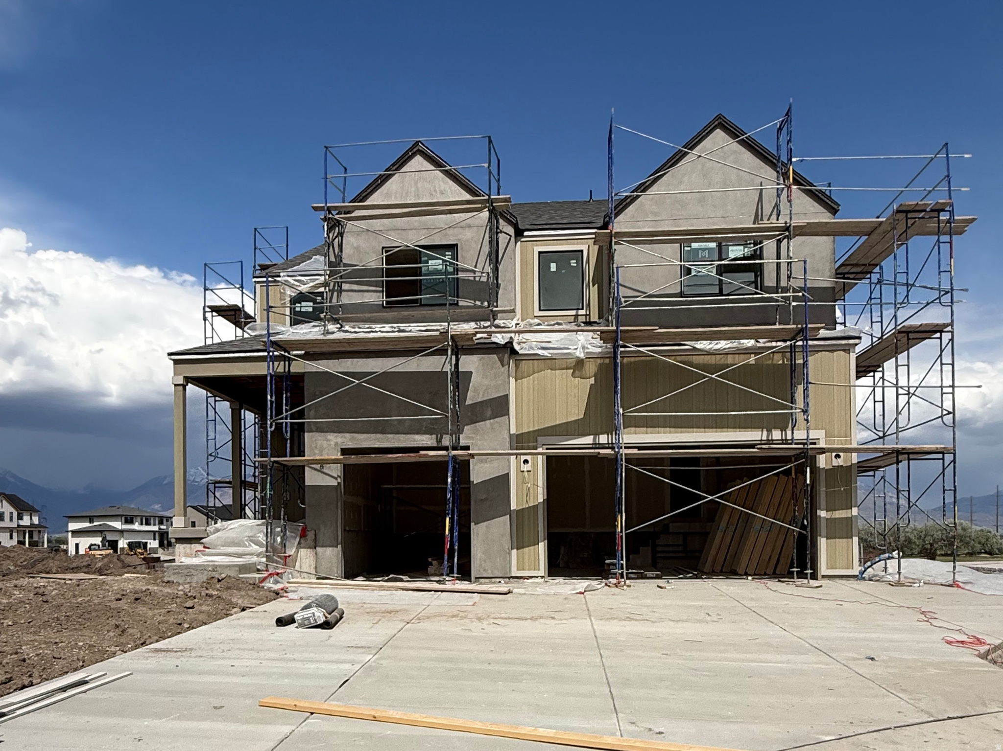 NORTHLAKE MEADOWS - Residential