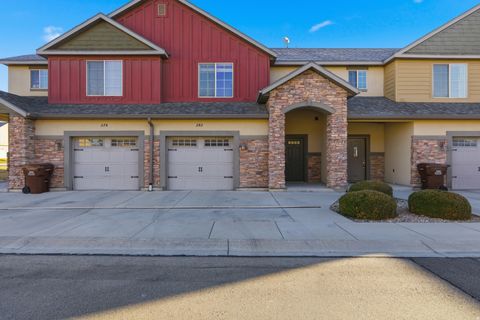 Photo of 282 CASCADE CT, Saratoga Springs, UT 84045 (MLS # 2144146)