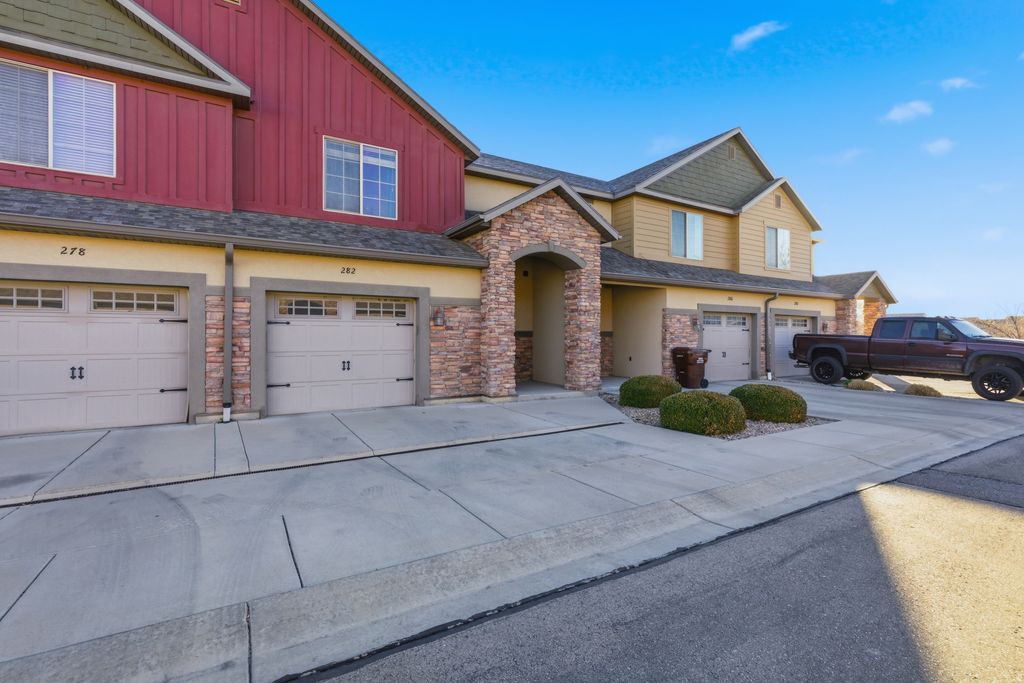 Photo of 282 CASCADE CT, Saratoga Springs, UT 84045 (MLS # 2144146)