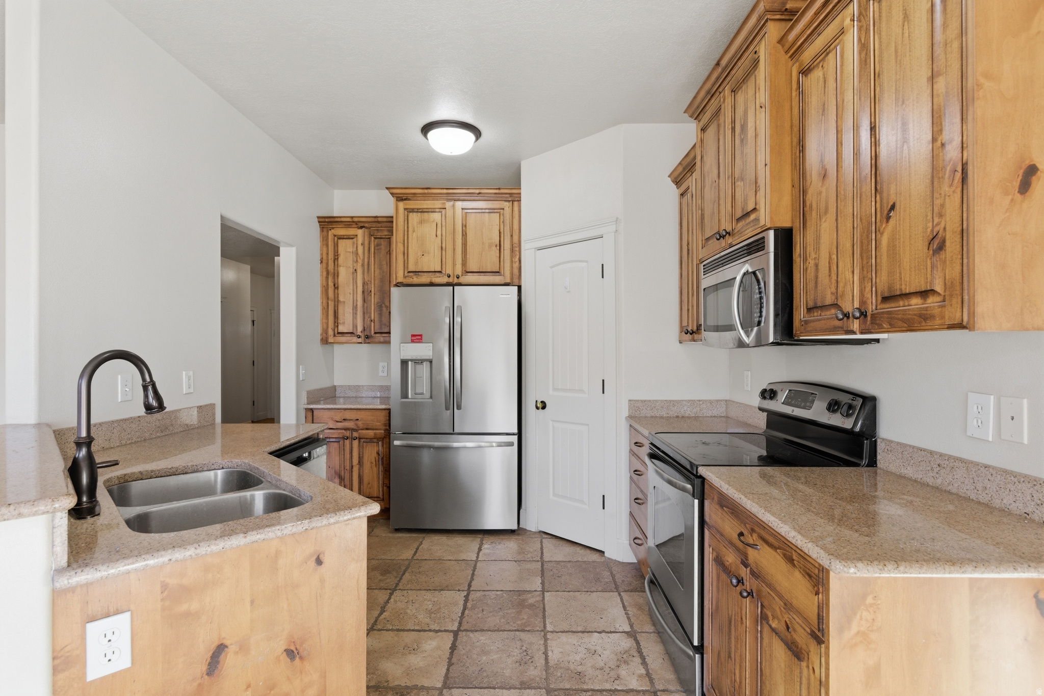 THE COVE AT JORDAN R - Residential