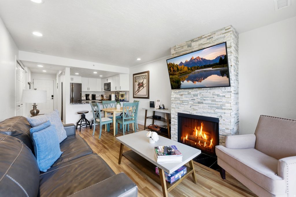 Photo of 2000 PROSPECTOR AVE #402, Park City, UT 84060 (MLS # 2149813)