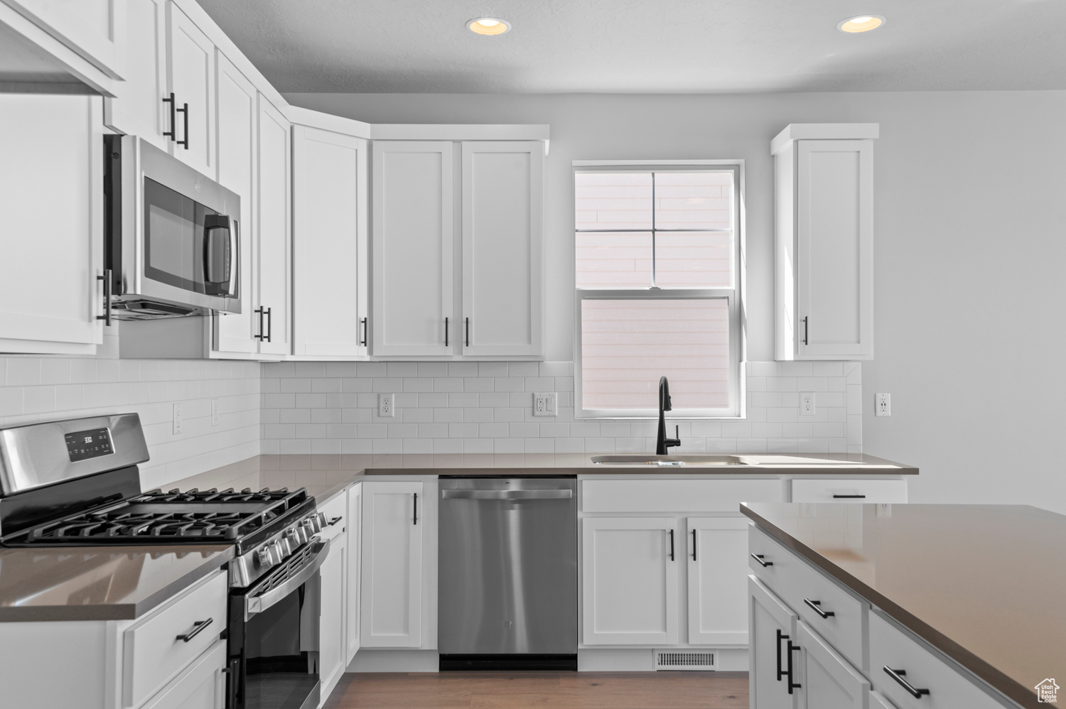 HOLBROOK FARMS 323 - Residential