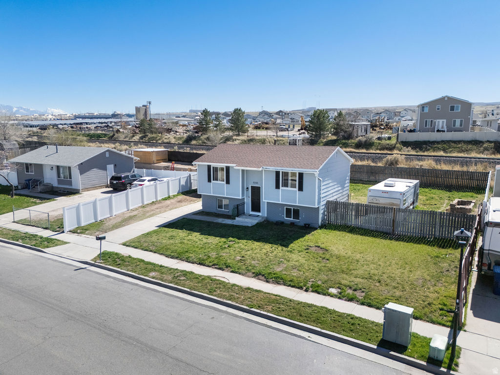 COUNTRY CREEK #3 - Residential