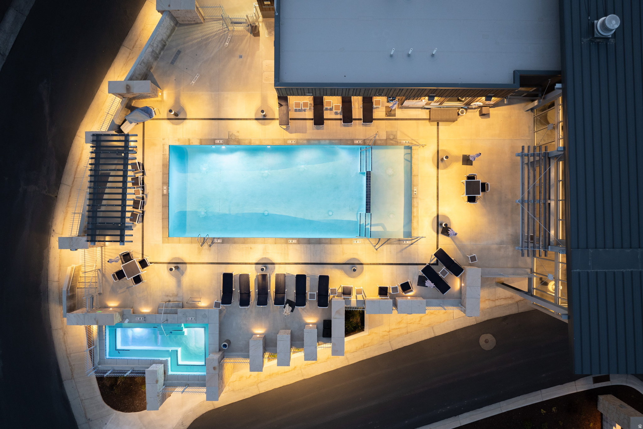 APEX RESIDENCES - Residential