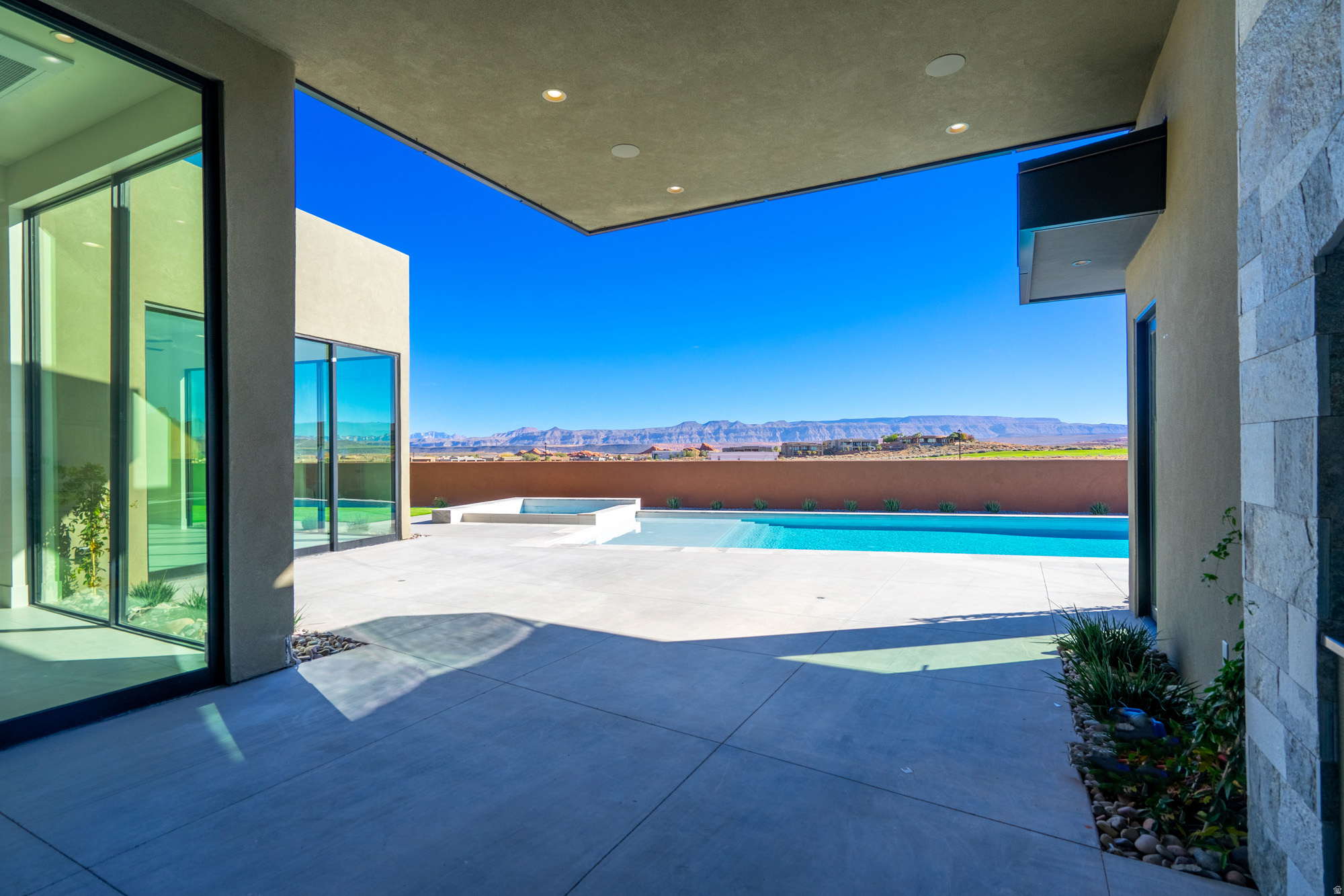 THE ESTATES AT SAND HOLLOW - Residential