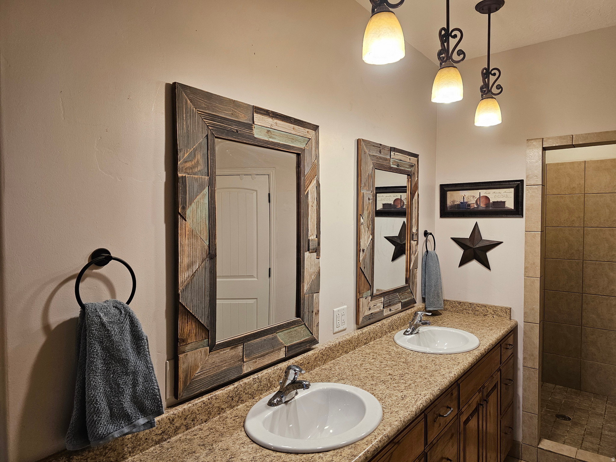 CAROLINE - Residential