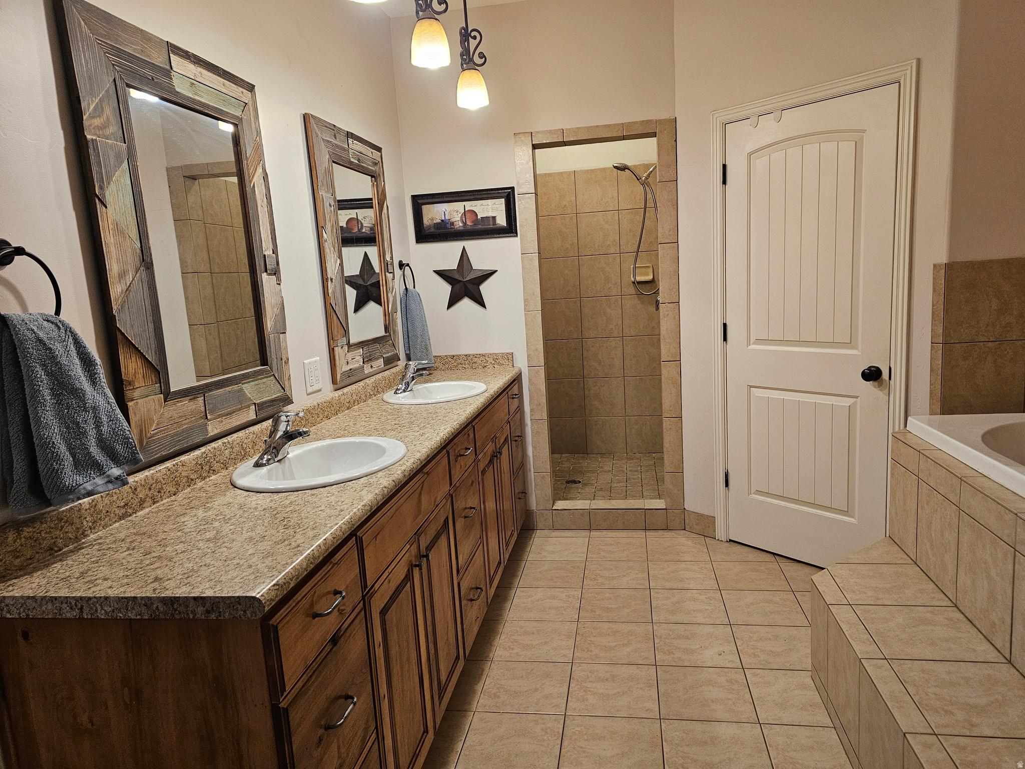 CAROLINE - Residential