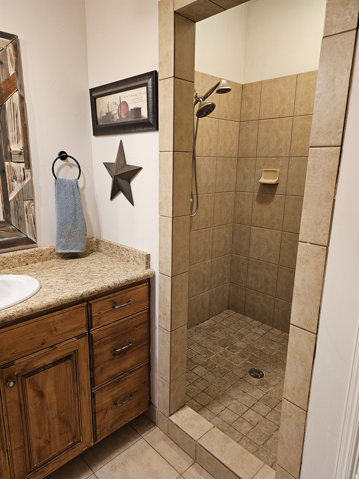 CAROLINE - Residential