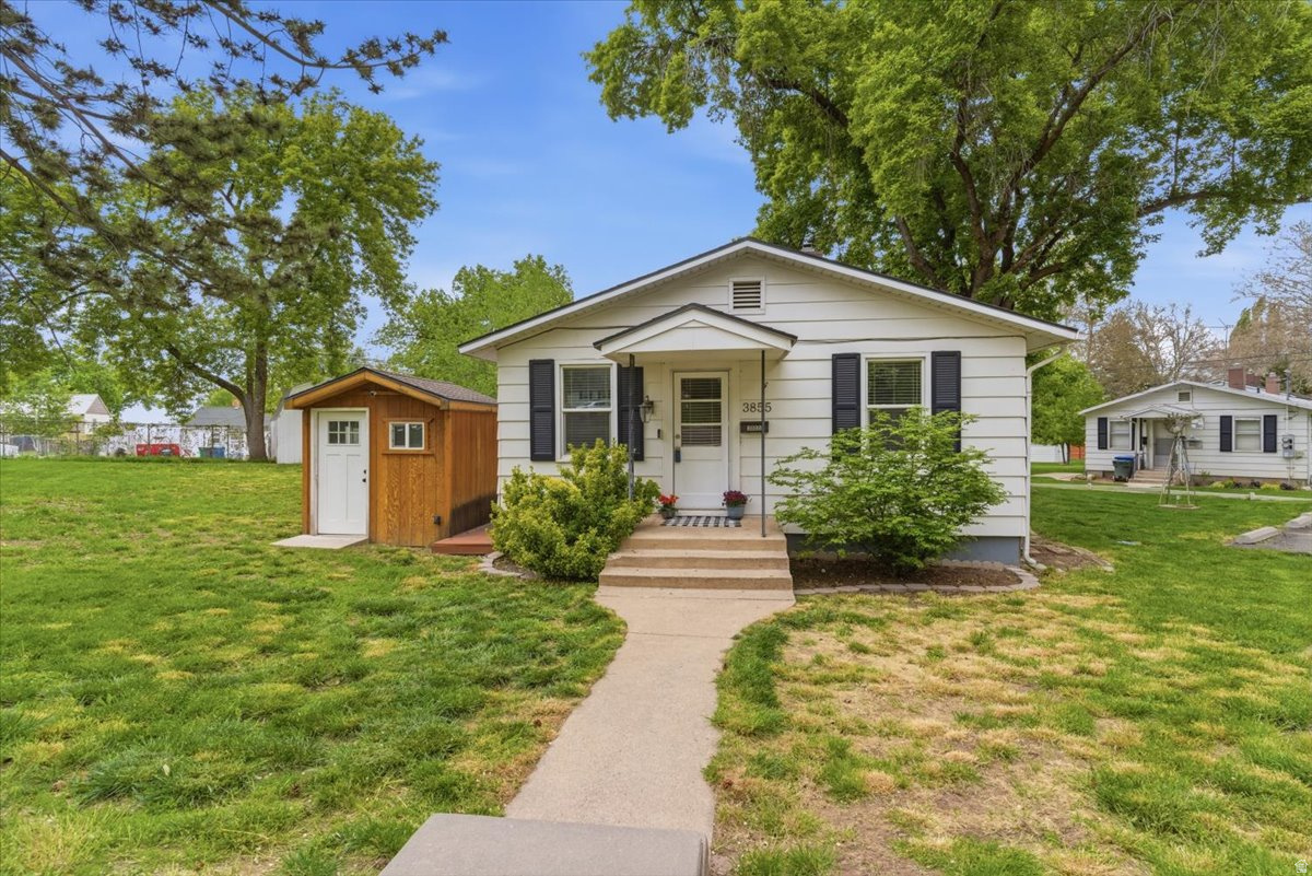 GRANDVIEW ACRES - Residential