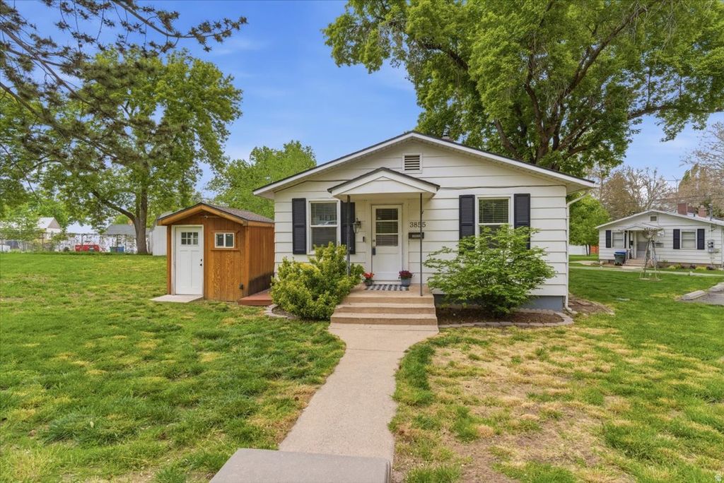 Photo of 3855 GRANDVIEW DR, Ogden, UT 84403 (MLS # 2152881)