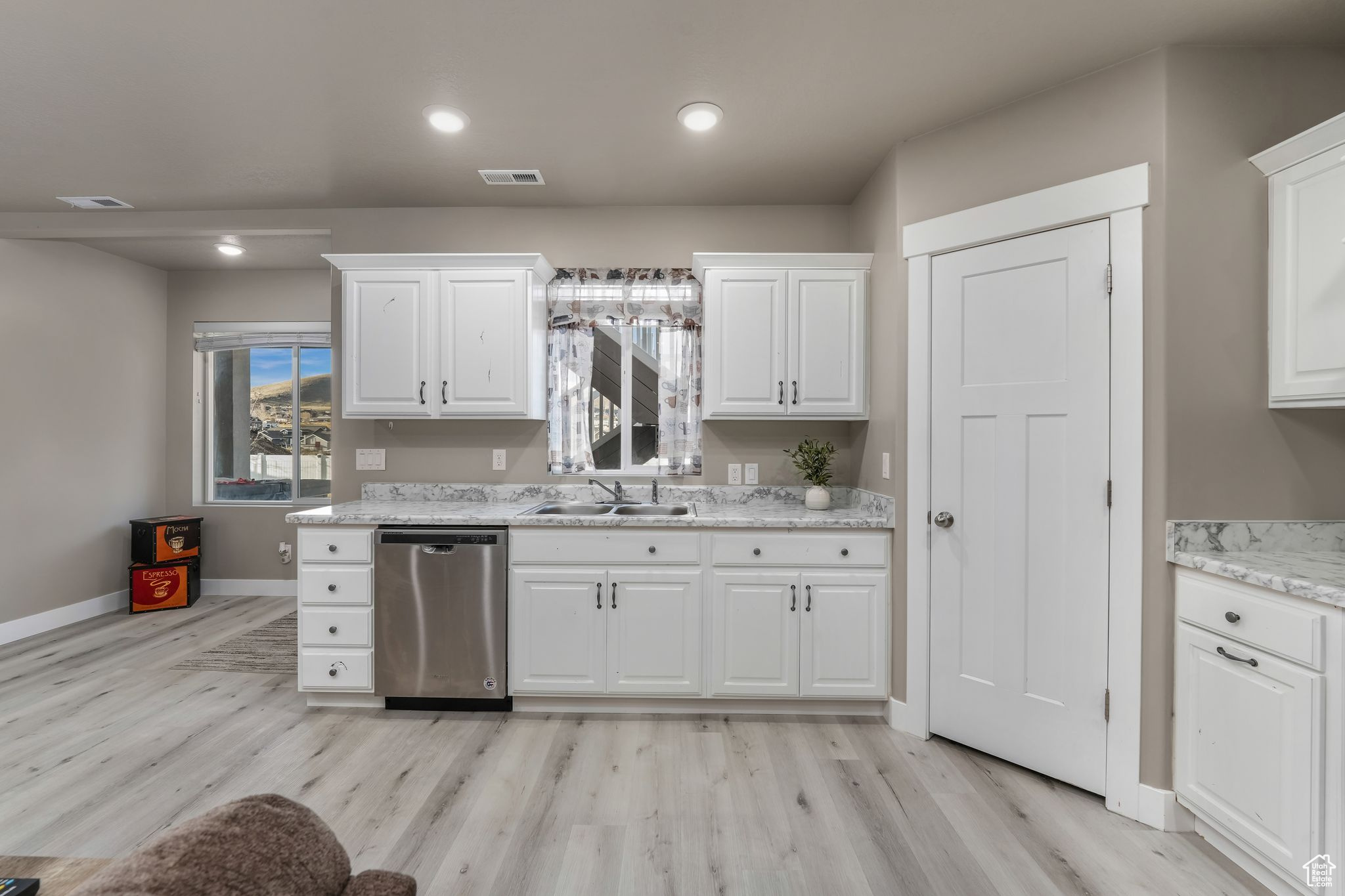 LAKE VIEW ESTATE - Residential