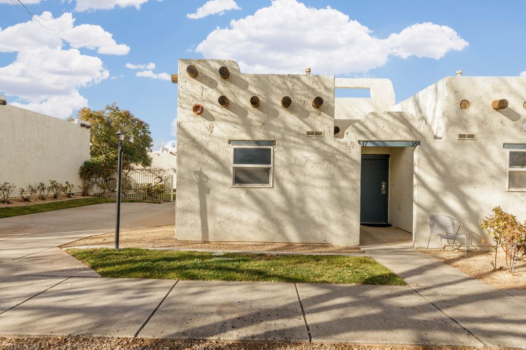 Photo of 1999 W CANYON VIEW DR #17, Saint George, UT 84770 (MLS # 2129848)