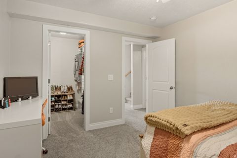 Tiny photo for 351 W SKYLINE DR, Loa, UT 84747 (MLS # 2158296)