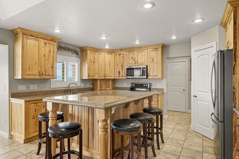 Tiny photo for 351 W SKYLINE DR, Loa, UT 84747 (MLS # 2158296)
