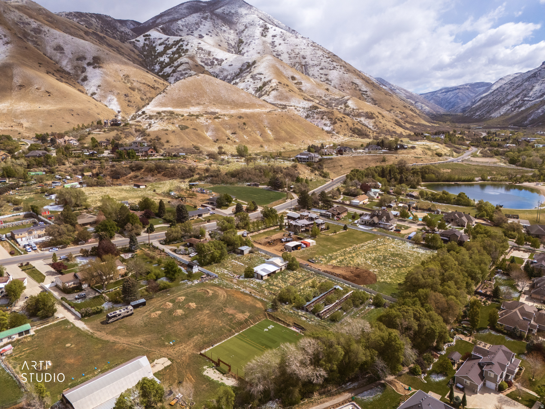 Main image without alt text