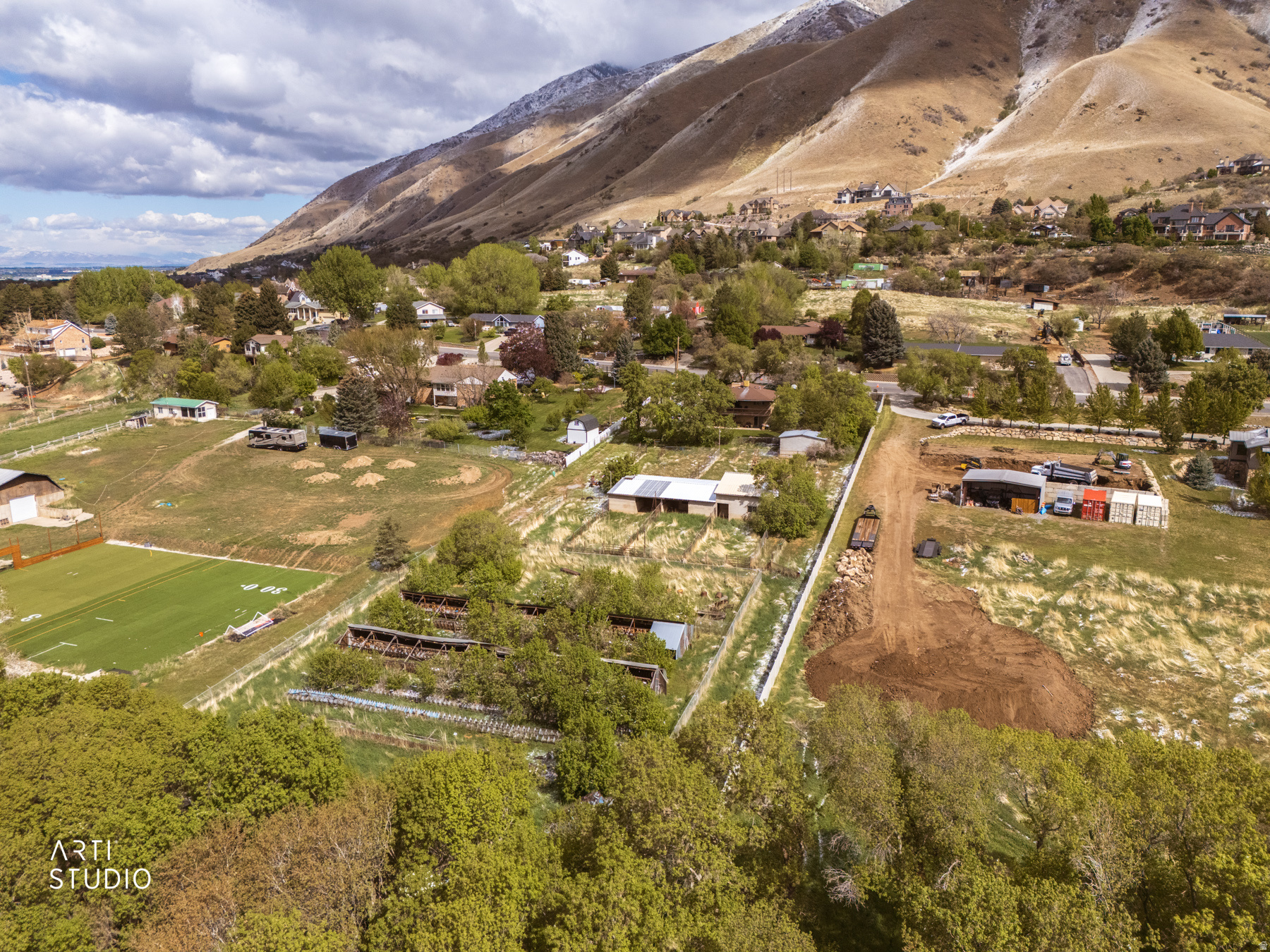 Main image without alt text