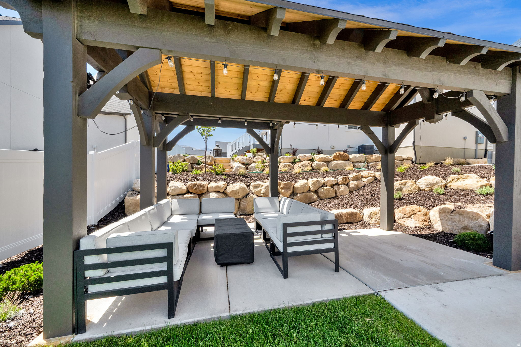 HIDDEN OAKS - Residential