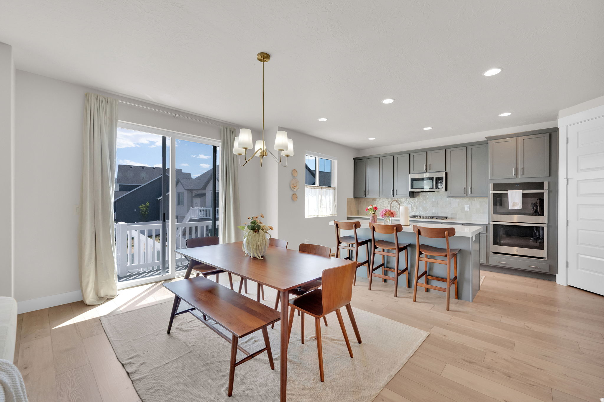 HIDDEN OAKS - Residential