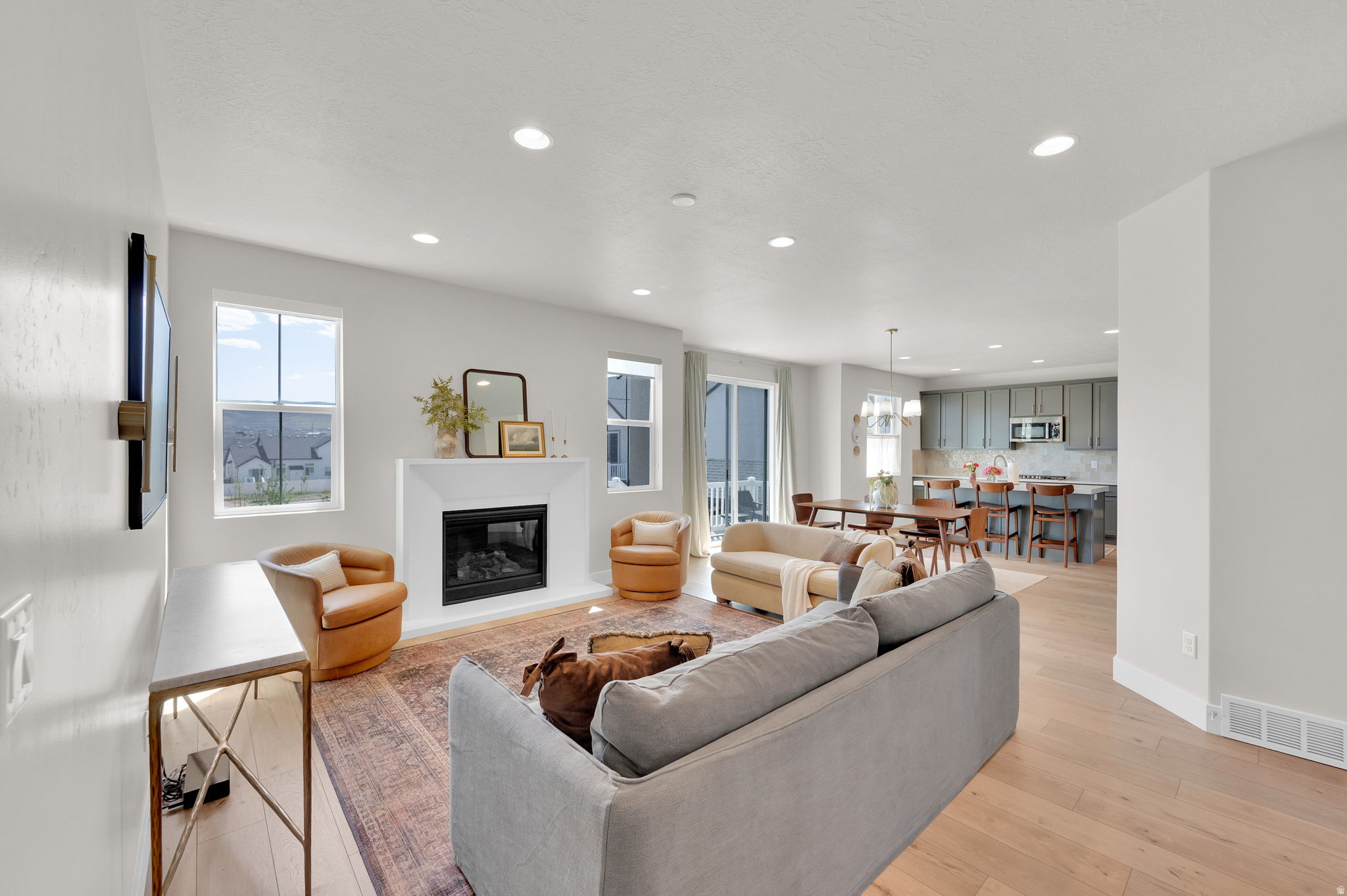 HIDDEN OAKS - Residential