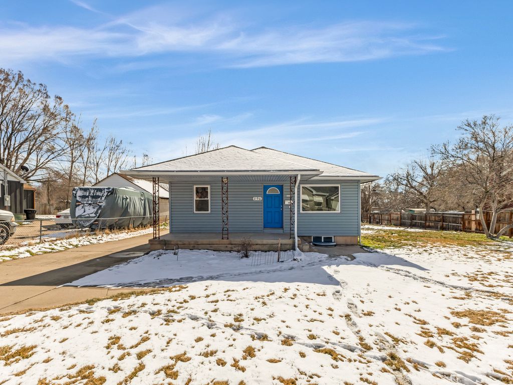 Photo of 206 E 100 N, Clearfield, UT 84015 (MLS # 2136047)