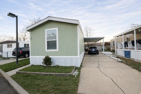 Photo of 900 CENTURY DR #7, Ogden, UT 84404 (MLS # 2139754)
