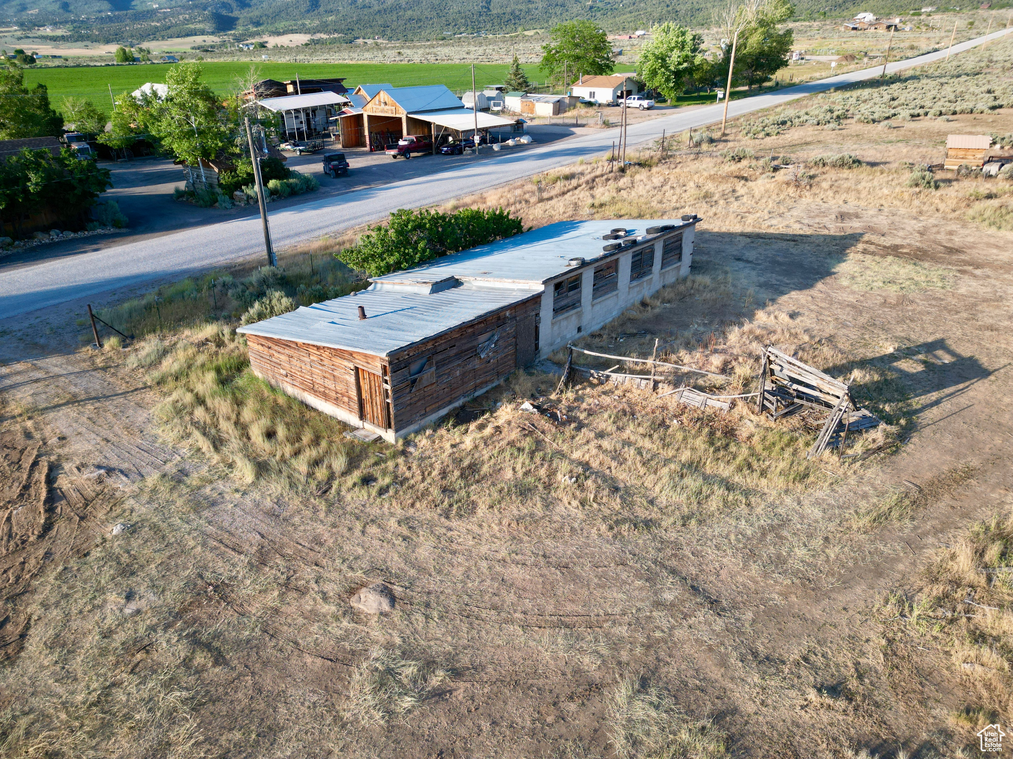 Main image without alt text