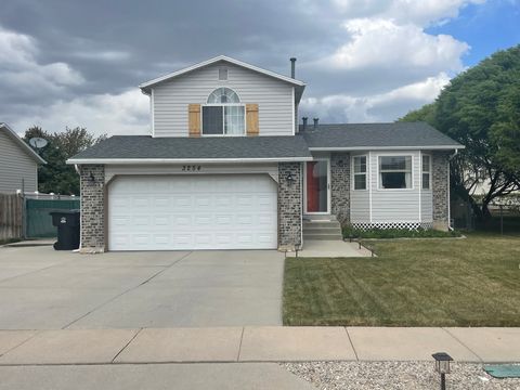Photo of 3254 W 5860 S, Taylorsville, UT 84129 (MLS # 2150686)