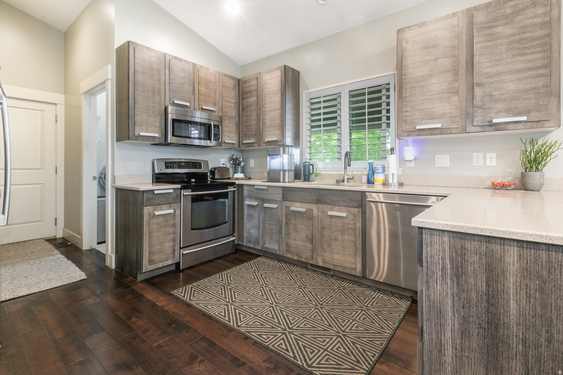 STAUFFER LANE - Residential