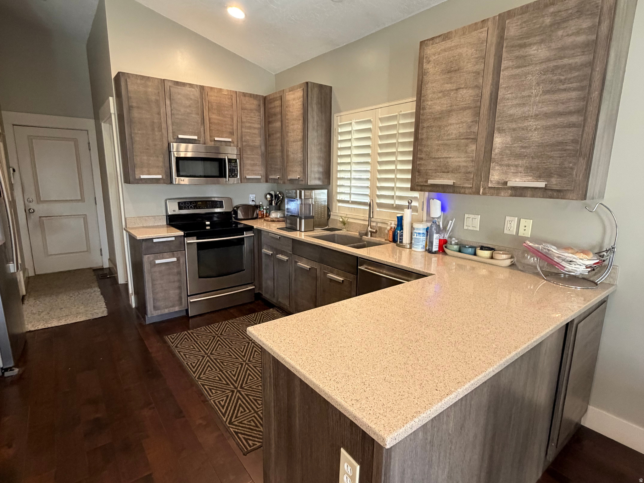 STAUFFER LANE - Residential