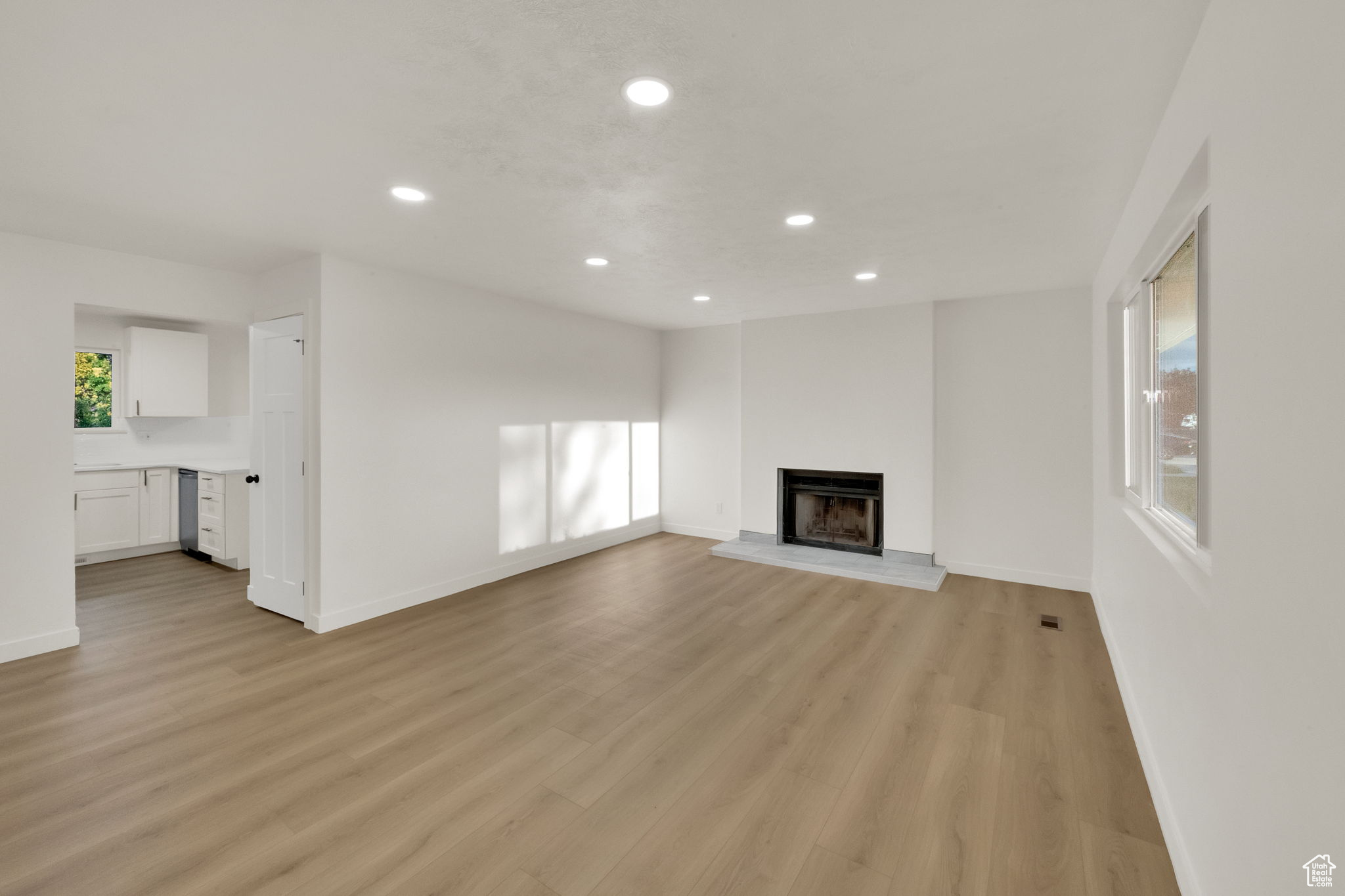 KINGS ROW SU - Residential